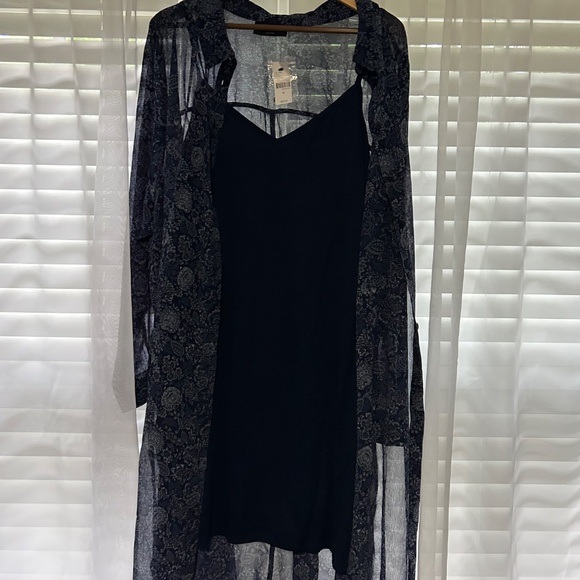 Dress - Picture 3 of 4